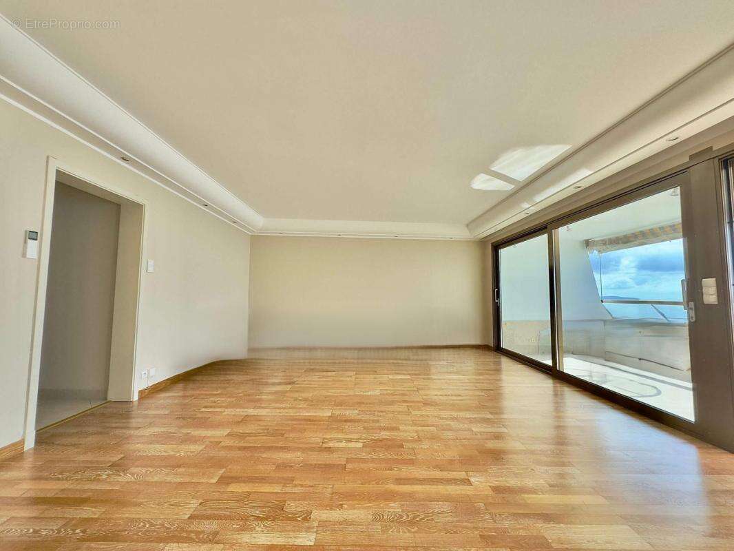 Appartement à VILLENEUVE-LOUBET