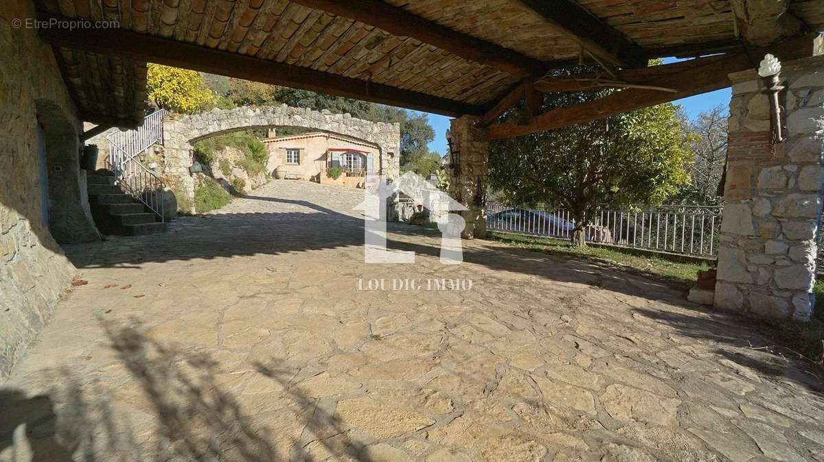 Maison à TOURRETTES-SUR-LOUP