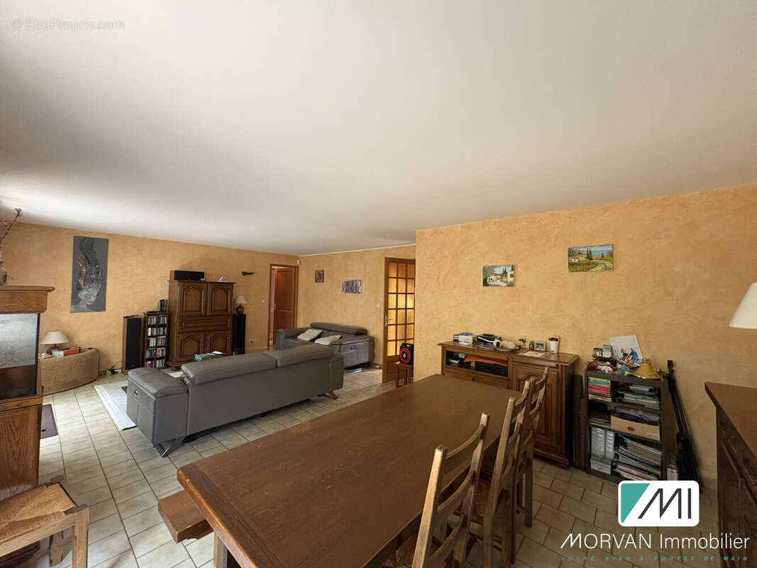 Maison 137 m² à Les Essarts-Le-Roi  - photo 4
