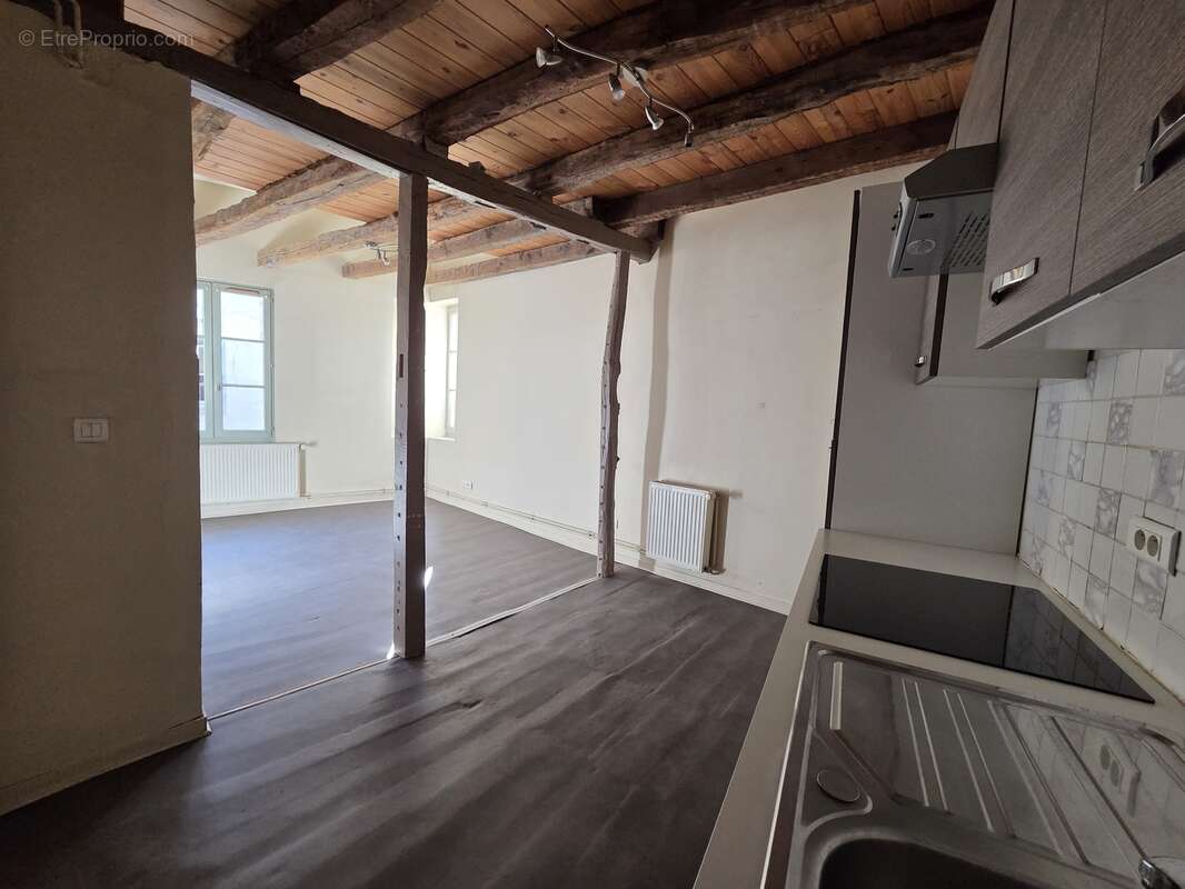 Appartement à SAINT-LEONARD-DE-NOBLAT