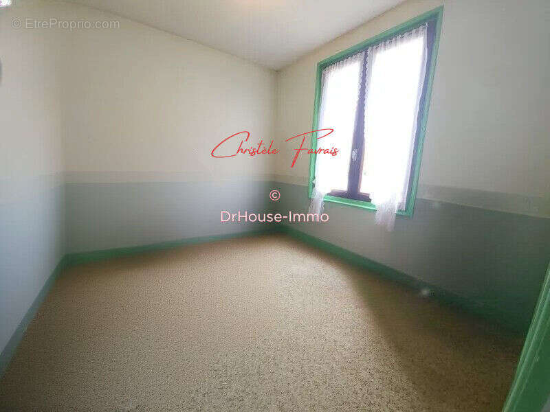 Maison à LOUVIGNE-DU-DESERT