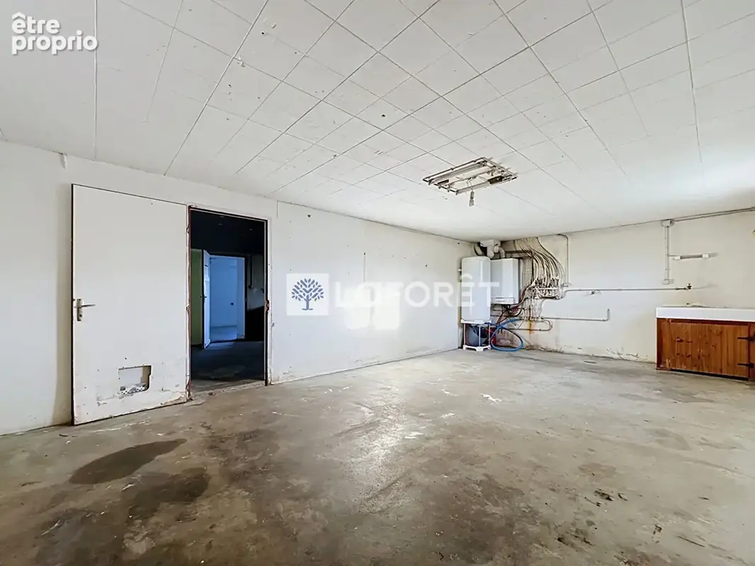 Maison avec beau potentiel, 4 chambres et double garage - La Peyratte - photo 16