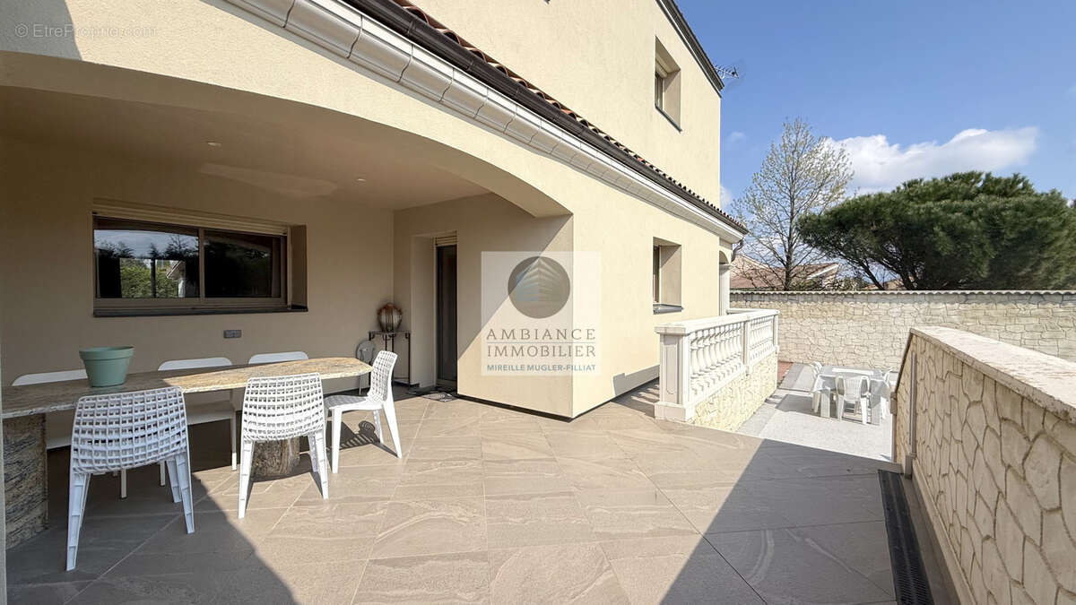 Maison à BOURG-LES-VALENCE