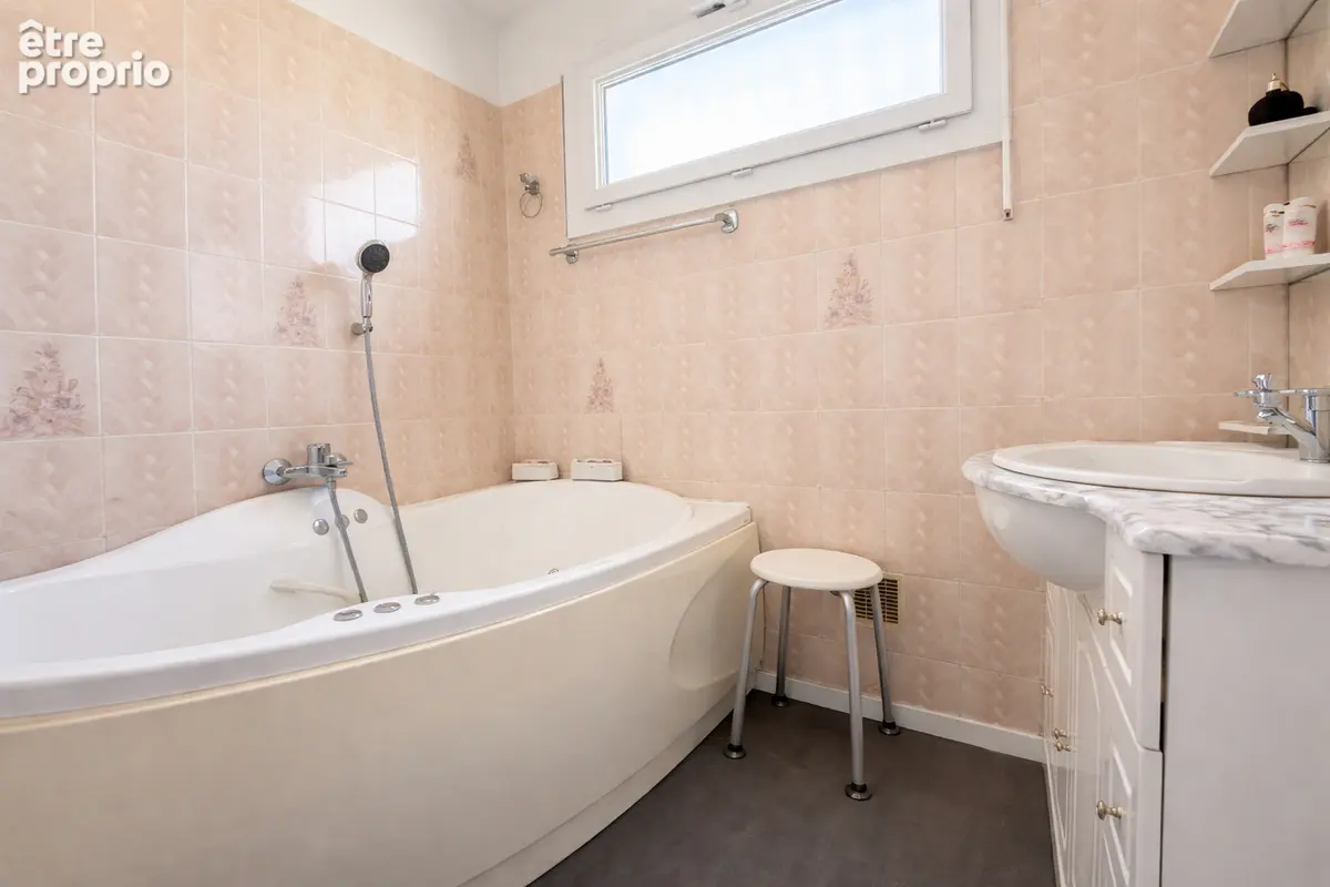 Maison de plain-pied - 93 m² - Terrain 407 m² - Environnement calme en impasse - photo 9