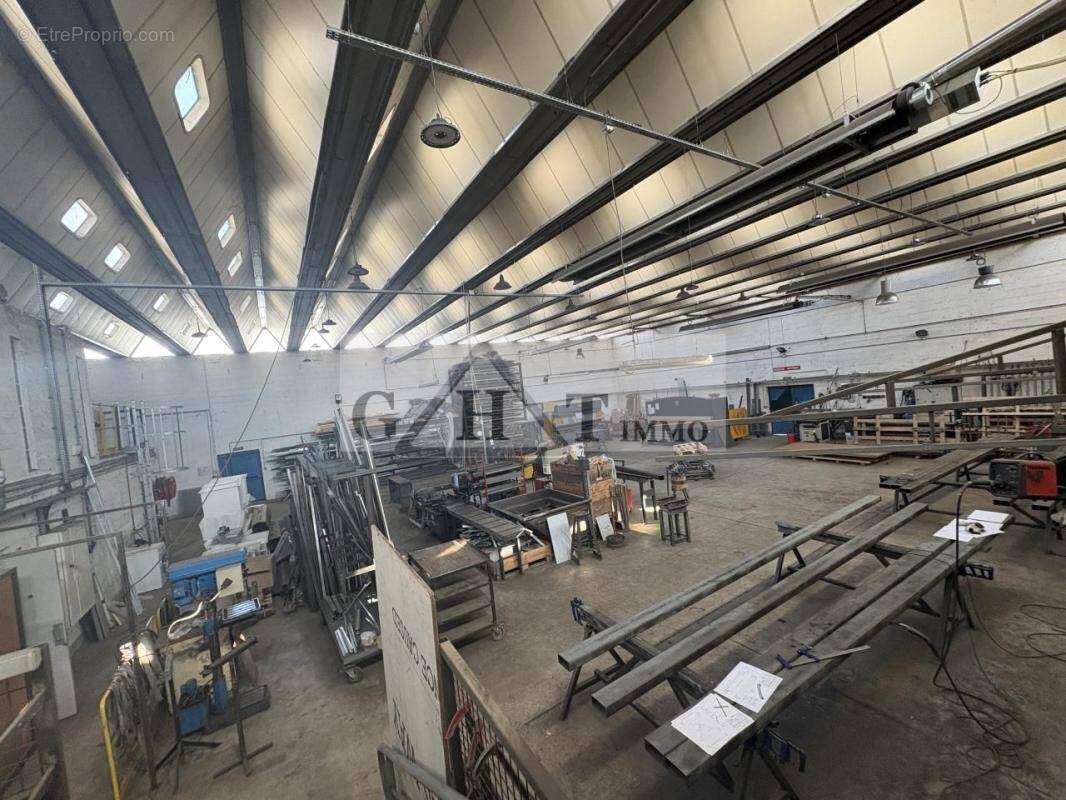 Commerce à VAUX-LE-PENIL