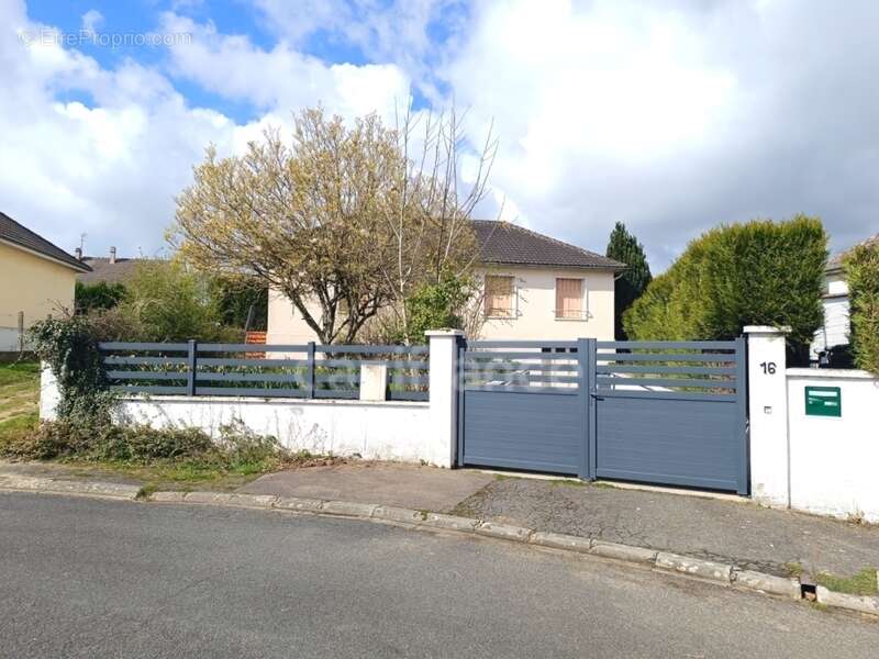 Maison à PARON