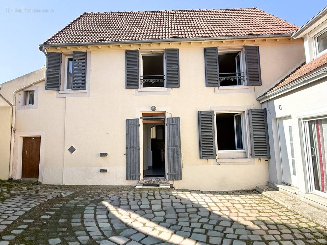 Maison à SAULX-LES-CHARTREUX