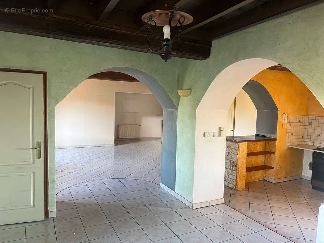 Appartement à LACENAS
