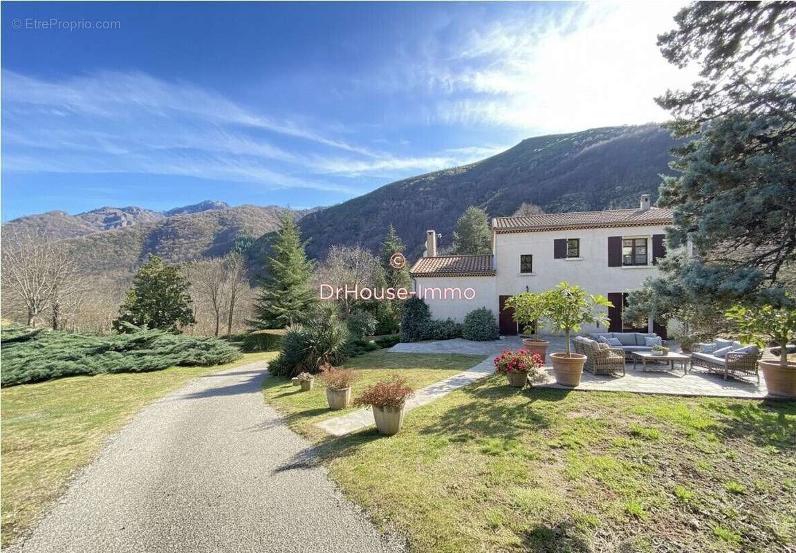 Maison à MAYRES