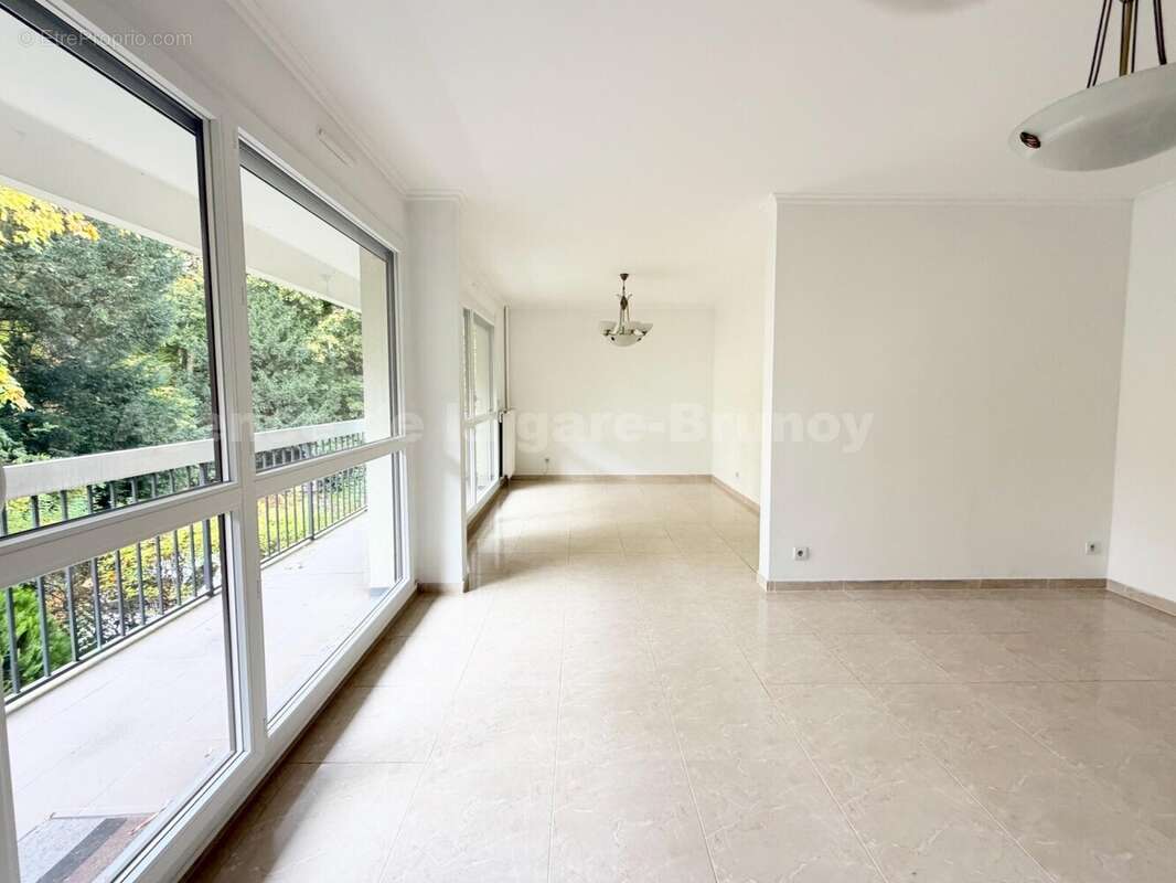 Sejour - Appartement à BRUNOY