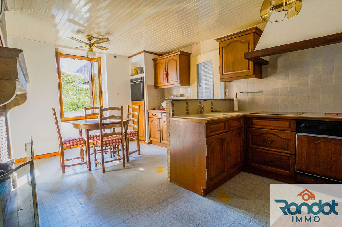 Maison à COURTIVRON