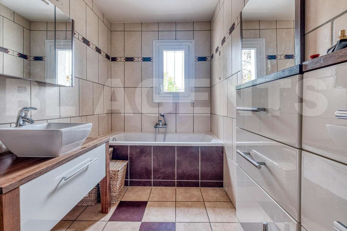 chauconinNOV24-18 - Maison à CHAUCONIN-NEUFMONTIERS