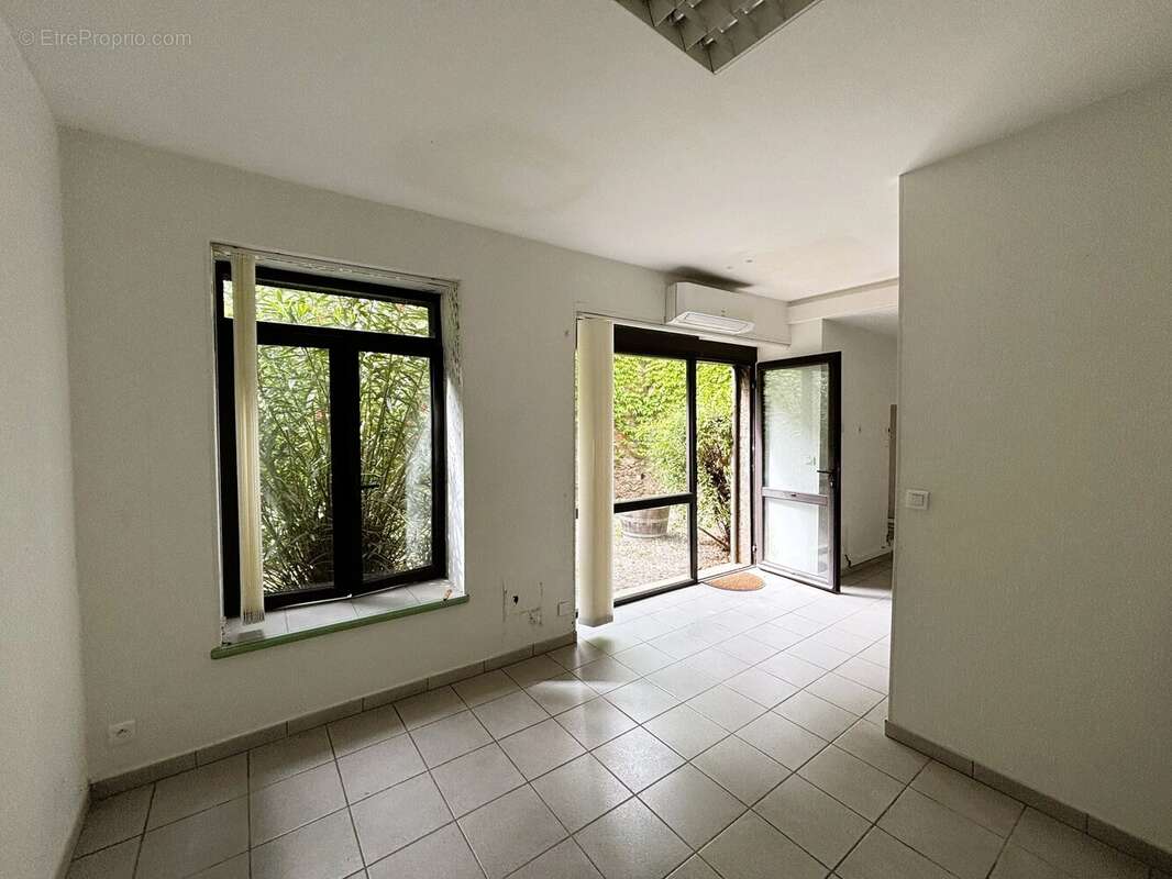 Maison à AZILLE