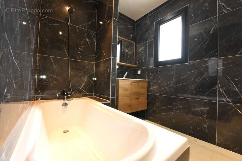 Maison à BRUGUIERES