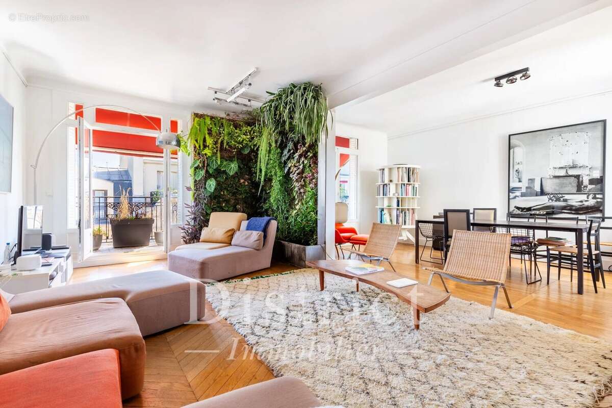 Appartement à PARIS-16E