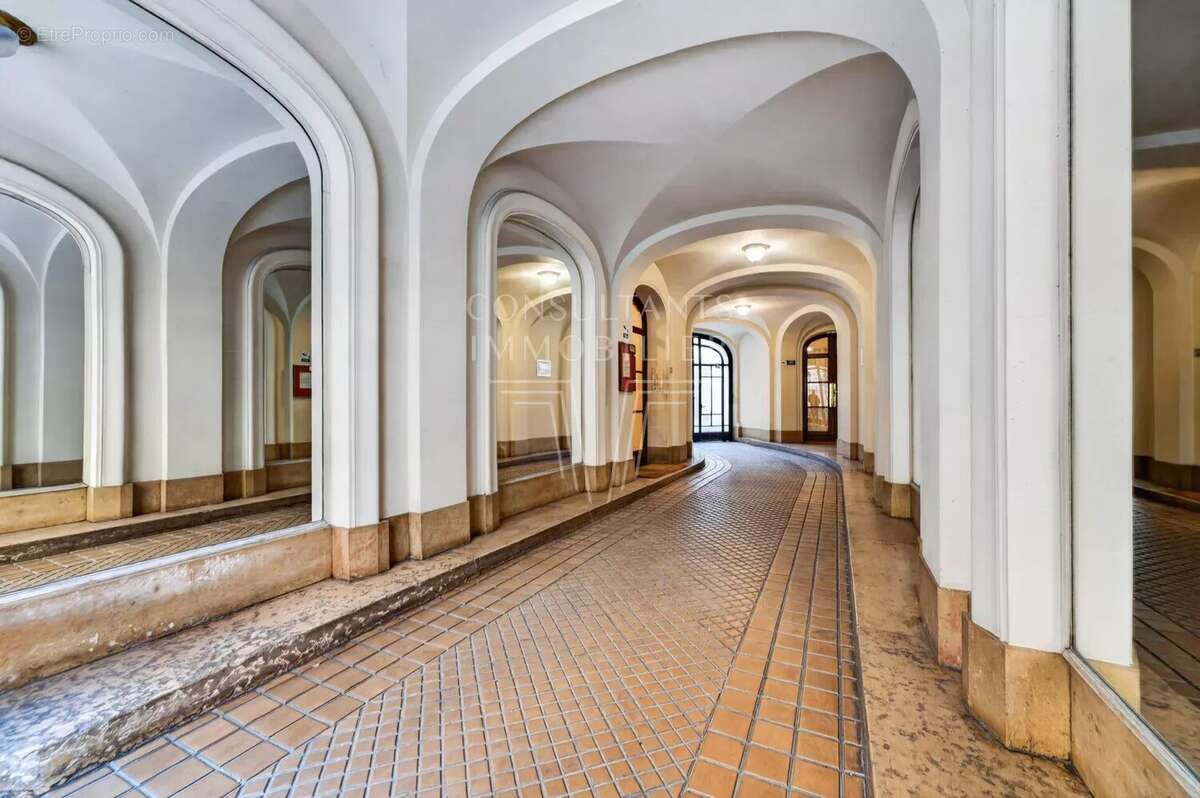 Appartement à PARIS-16E
