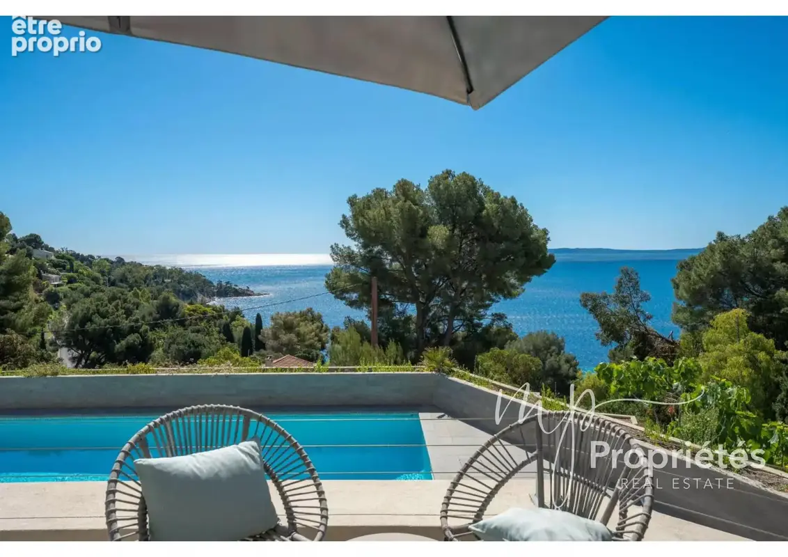 A VENDRE LE LAVANDOU AIGUEBELLE Charmante villa 192m² vue mer, piscine, garage - photo 17
