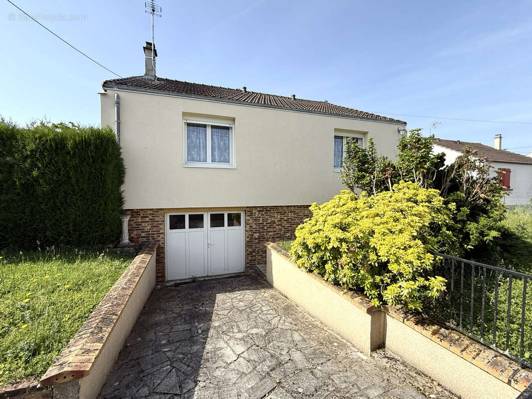 Maison à BELLEU