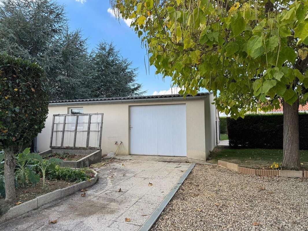   - Maison à SAINT-JACQUES-DE-THOUARS