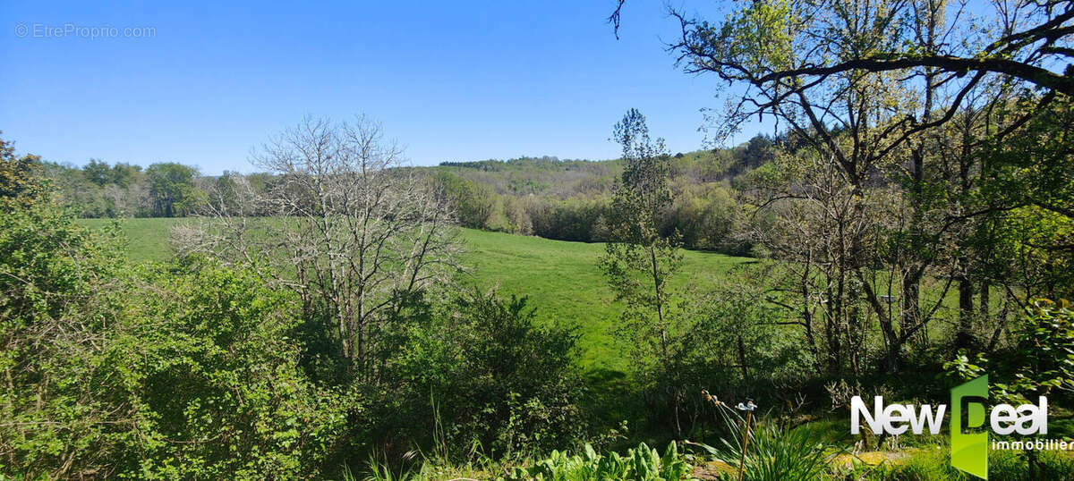 Proche Dordogne : corps de ferme sur 11 ha - Puits - Sources - Four à Pain - photo 6