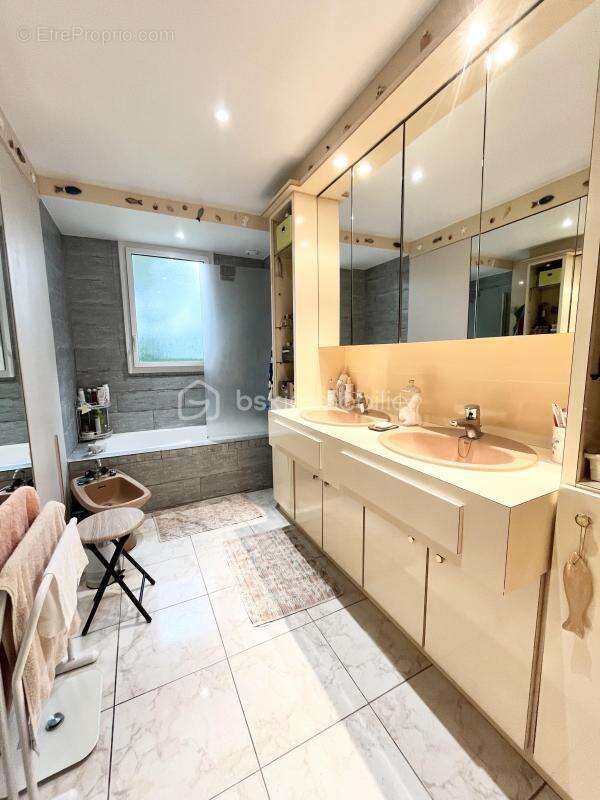 Maison à LES HERBIERS