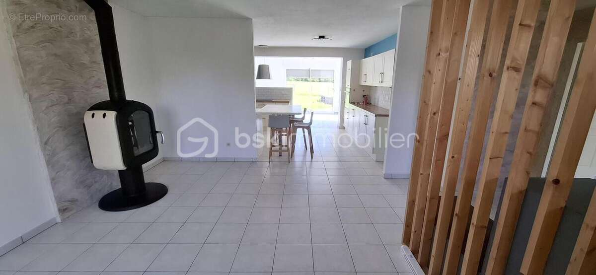 Maison moderne 5 chambres avec extension bois, piscine et grand terrain - photo 3