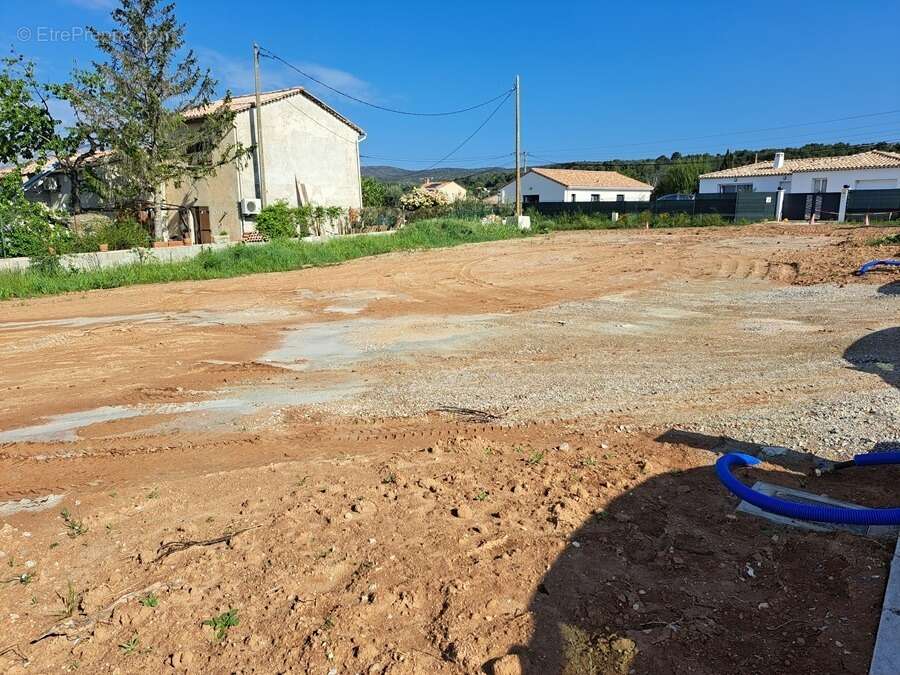 Terrain à POURRIERES