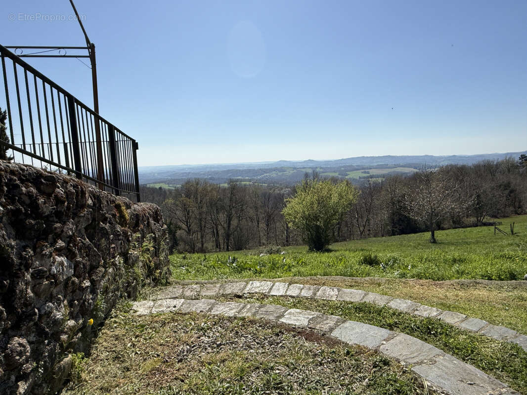 Propriete avec dependances et 11 ha de terrain - photo 8