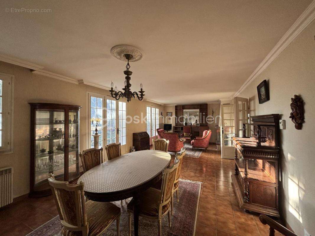 Maison à LA QUEUE-EN-BRIE