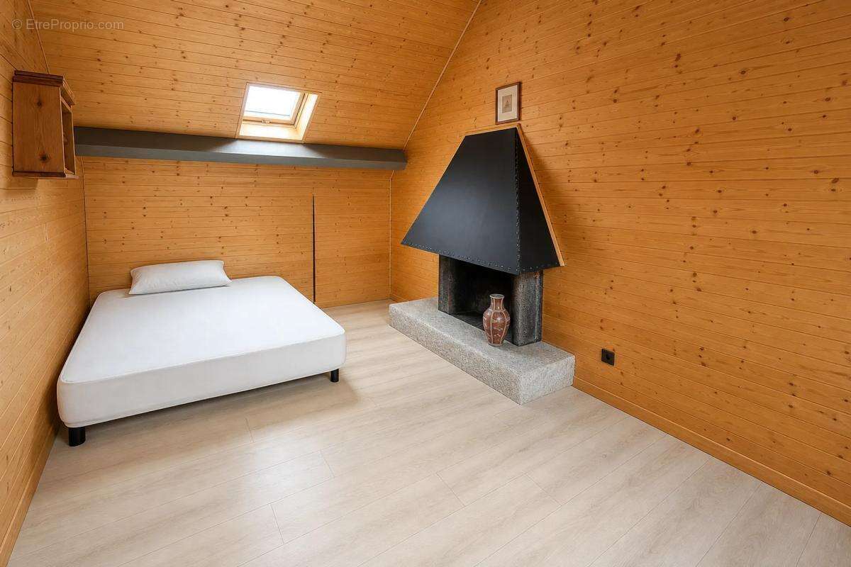 MONT-DORE – Maison de 140 m² sur 3 niveaux avec fort potentiel - photo 8