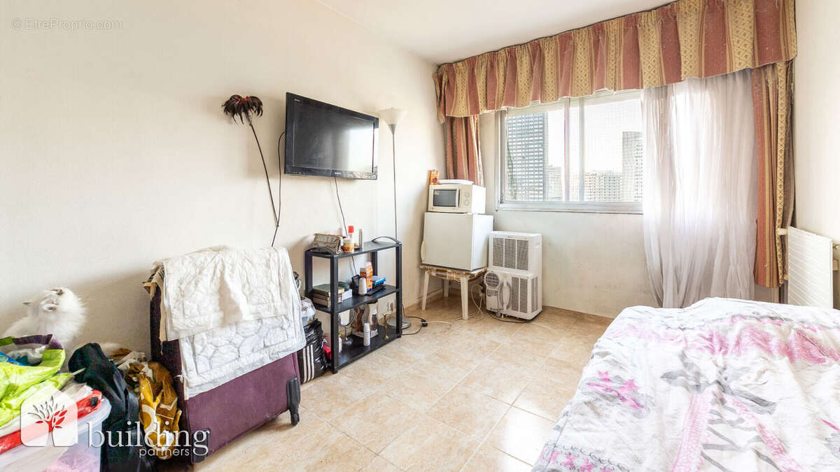 Appartement à COURBEVOIE