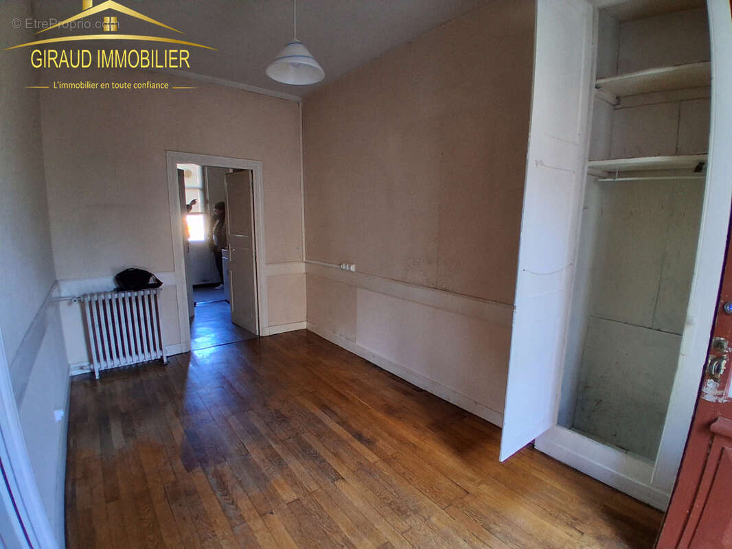 Appartement à CHARLIEU