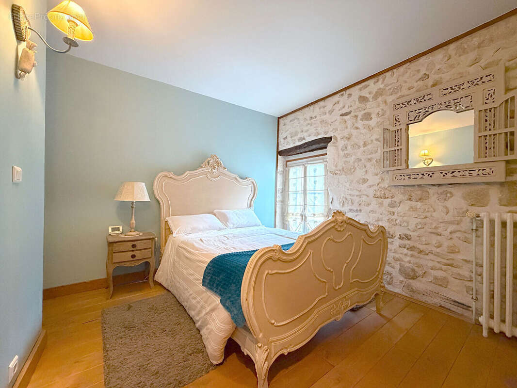 Maison à VALLANGOUJARD