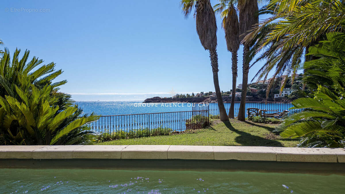 Superbe villa pieds dans l' eau avec acces prive a la plage - photo 14