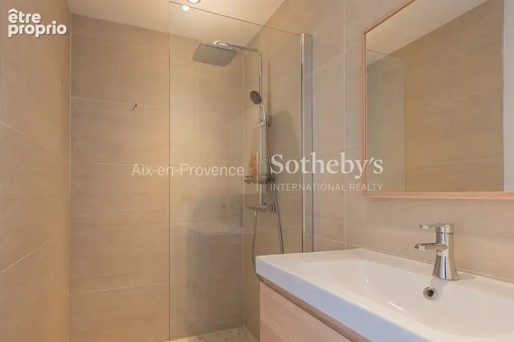 Propriété contemporaine de 250 m² sur un terrain arboré de 4 000 m² - photo 10