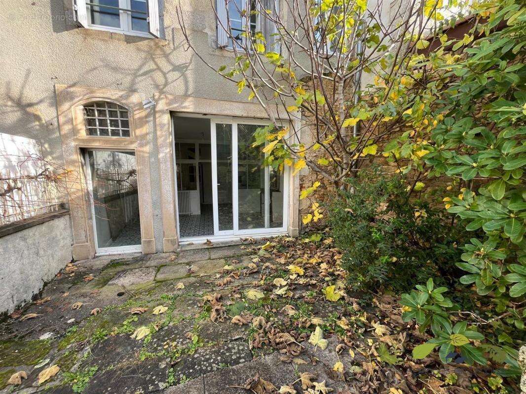 Maison à SAINT-LEONARD-DE-NOBLAT