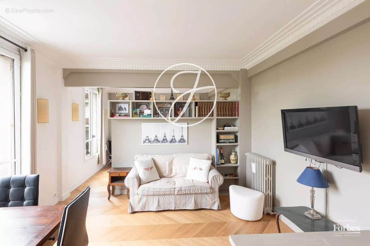 Appartement à PARIS-16E