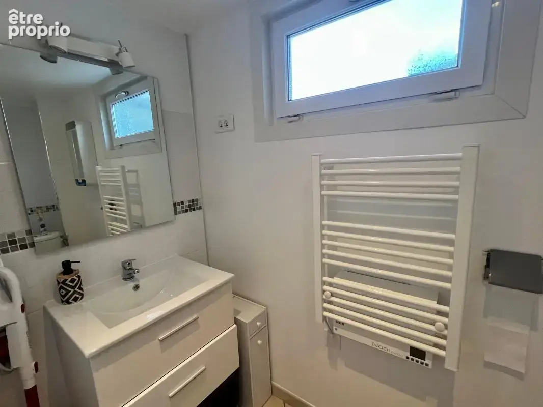 À Vendre Maison indépendante rénovée – 3 logements – Garage, piscine et stationnements – Toulon Ouest les Routes - photo 15