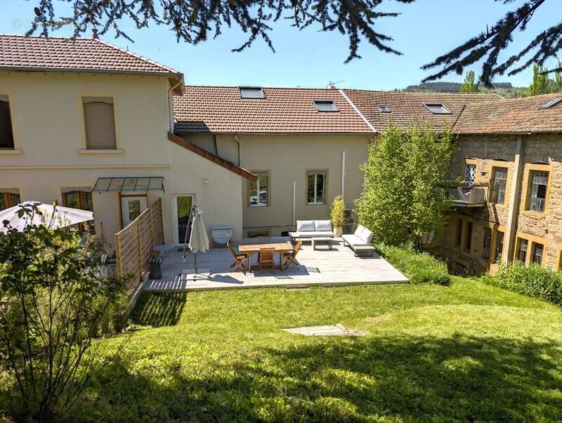 Appartement à COURS-LA-VILLE