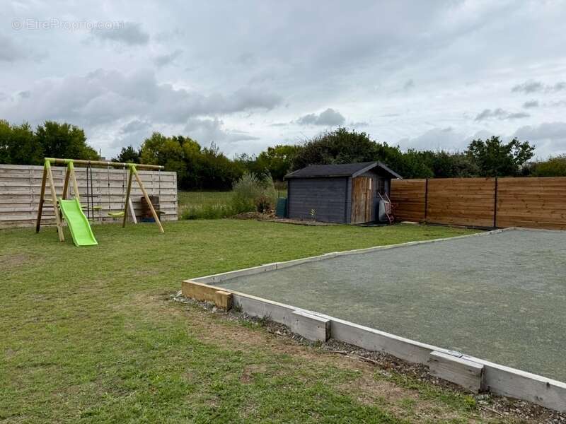 Maison à VILLEVEQUE