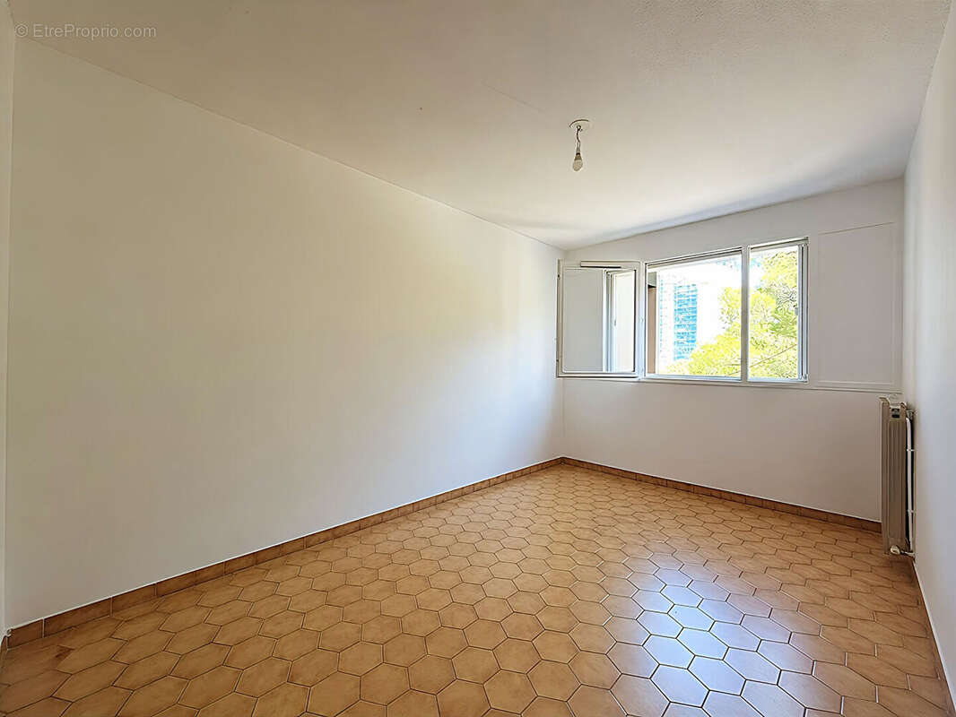 Aix-en-Provence OUEST - Appartement T4 de 80 m² avec terrasse, cave et ascenseur - photo 6