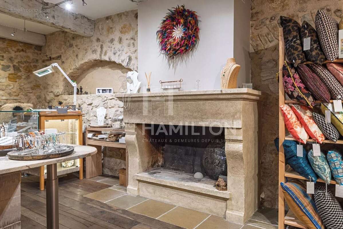 Commerce à VALBONNE