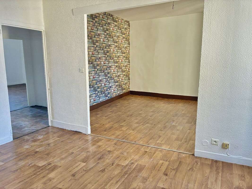 Maison de ville avec grande cour, garage et cave. - photo 10