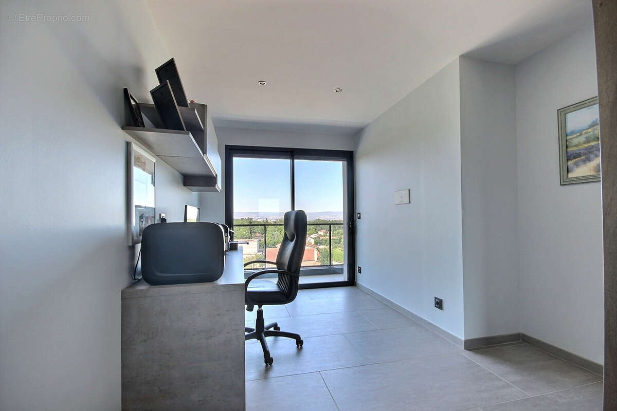 Maison à SAINT-BONNET-LES-OULES