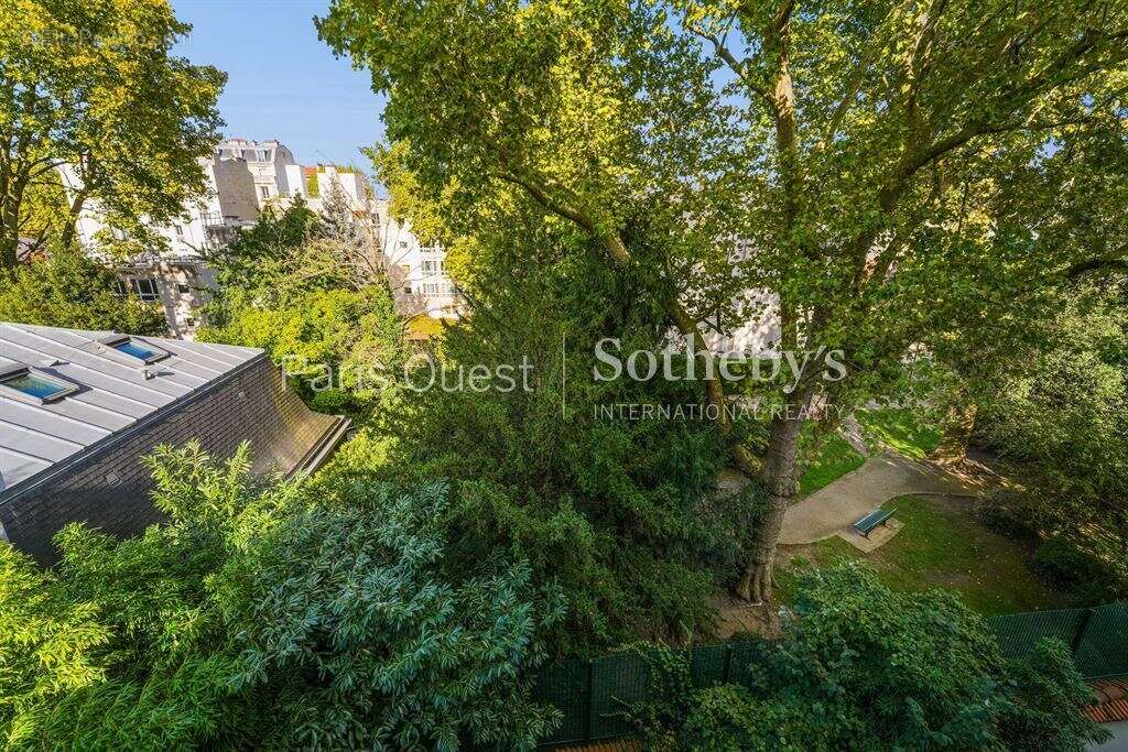 Appartement à NEUILLY-SUR-SEINE