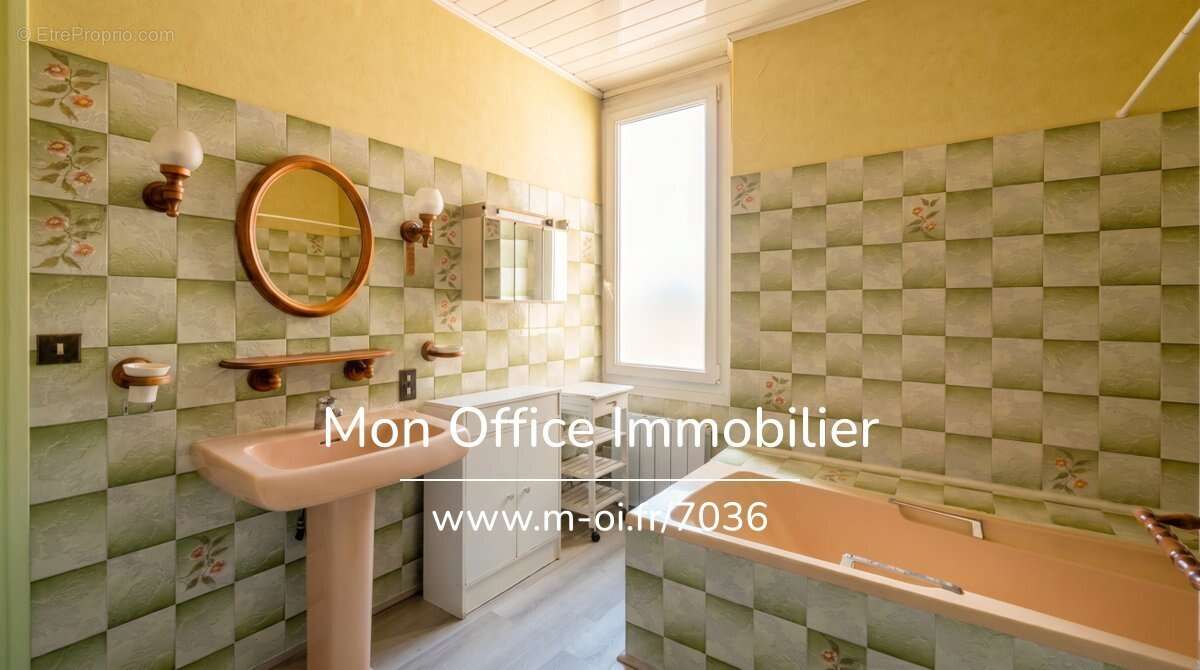 Référence : 7036-CDI. - Grande maison de ville avec cour intérieure et fort potentiel - photo 13