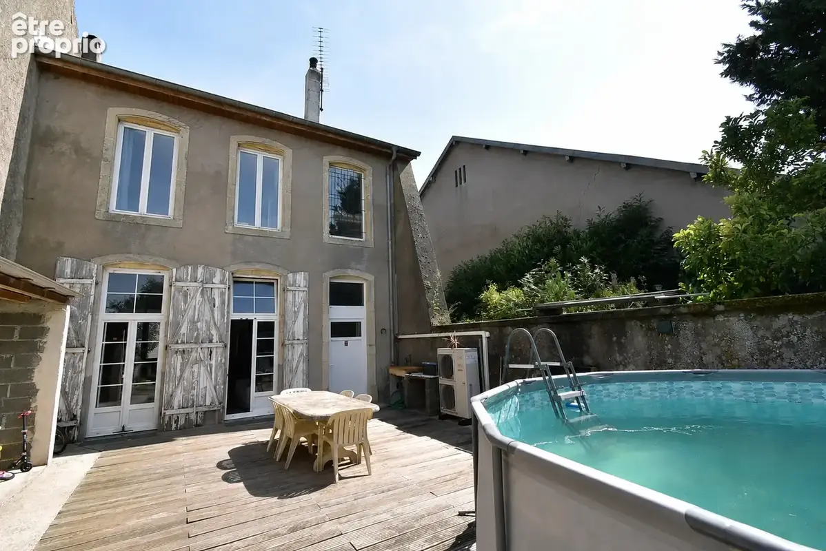 Maison avec terrasse et jardin. - photo 4