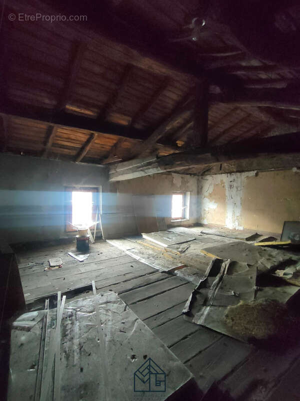 Appartement à AMPLEPUIS