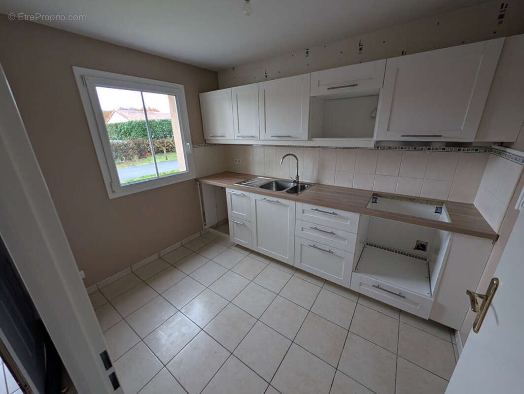 Maison à FONTAINE-LE-COMTE