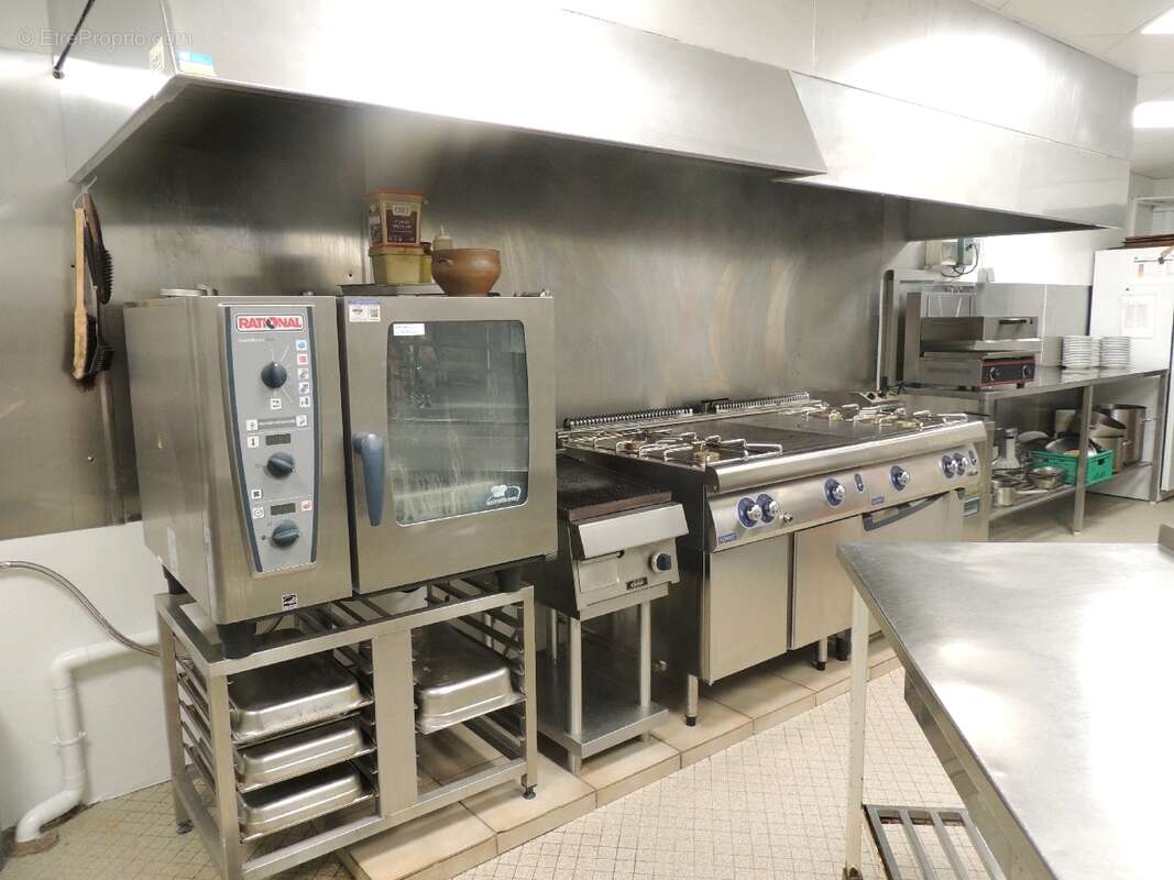 Commerce à AMBRIERES-LES-VALLEES